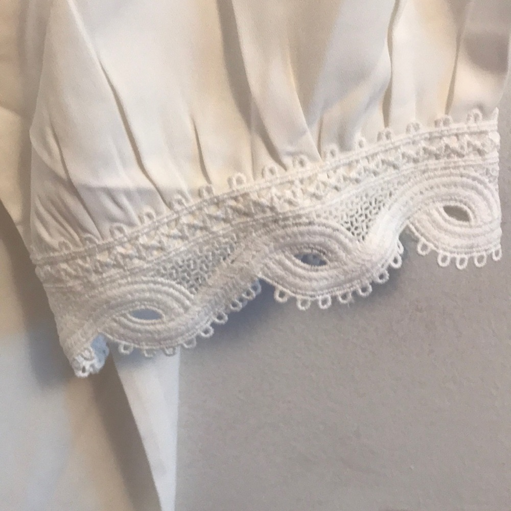 White blouse - Picture 3 of 5